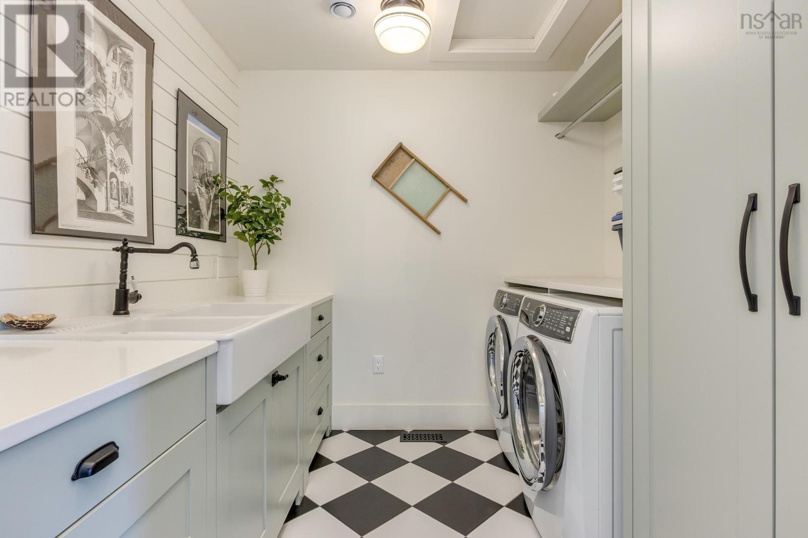 Property 23 of 51 of 1170 Rockcliffe Street