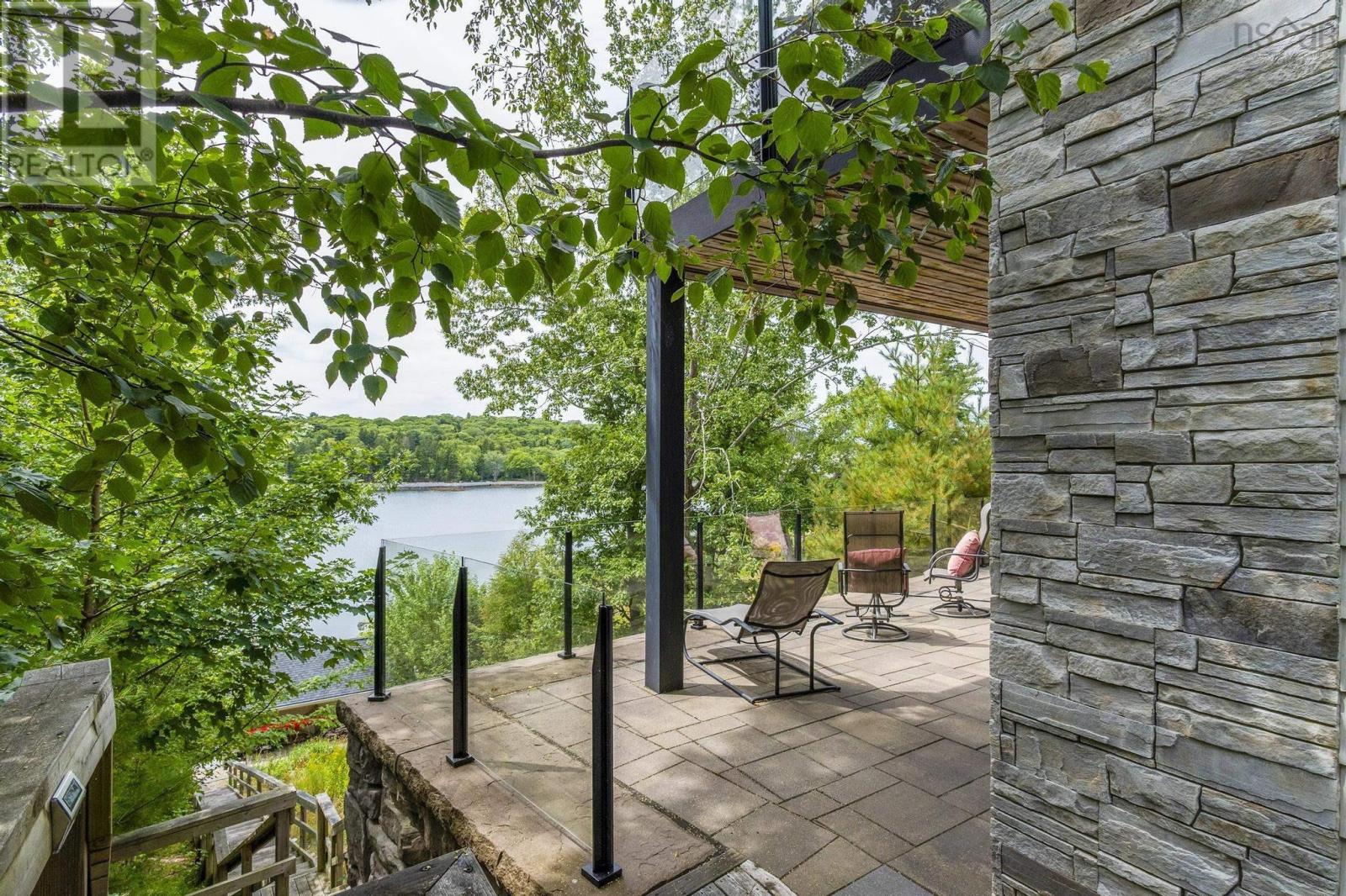 Property 40 of 51 of 1170 Rockcliffe Street