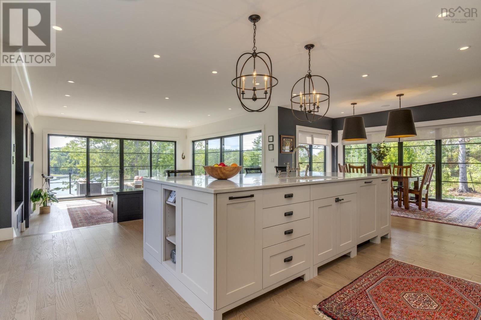 Property 7 of 51 of 1170 Rockcliffe Street