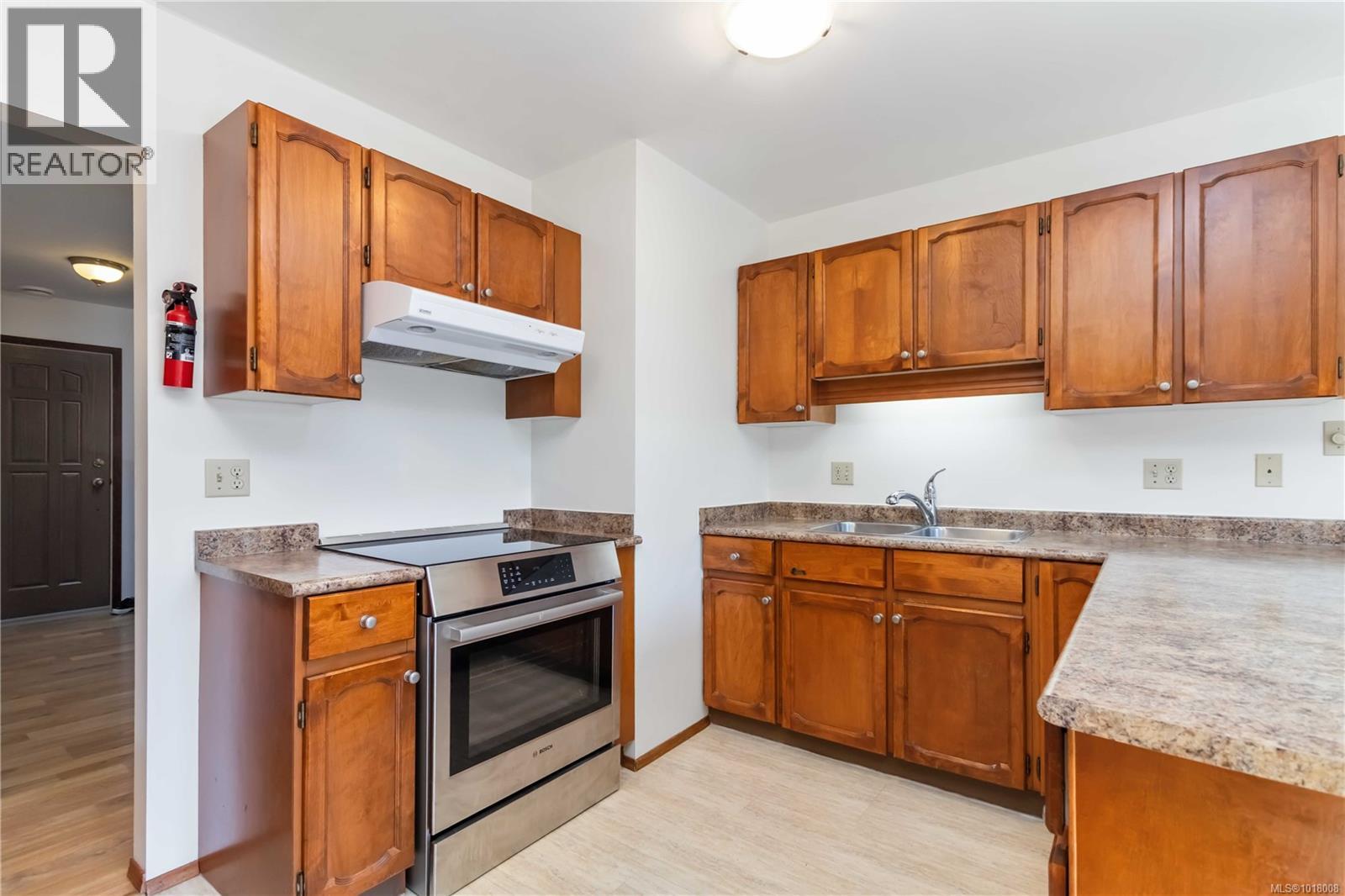  711 Miller Avenue, Saanich