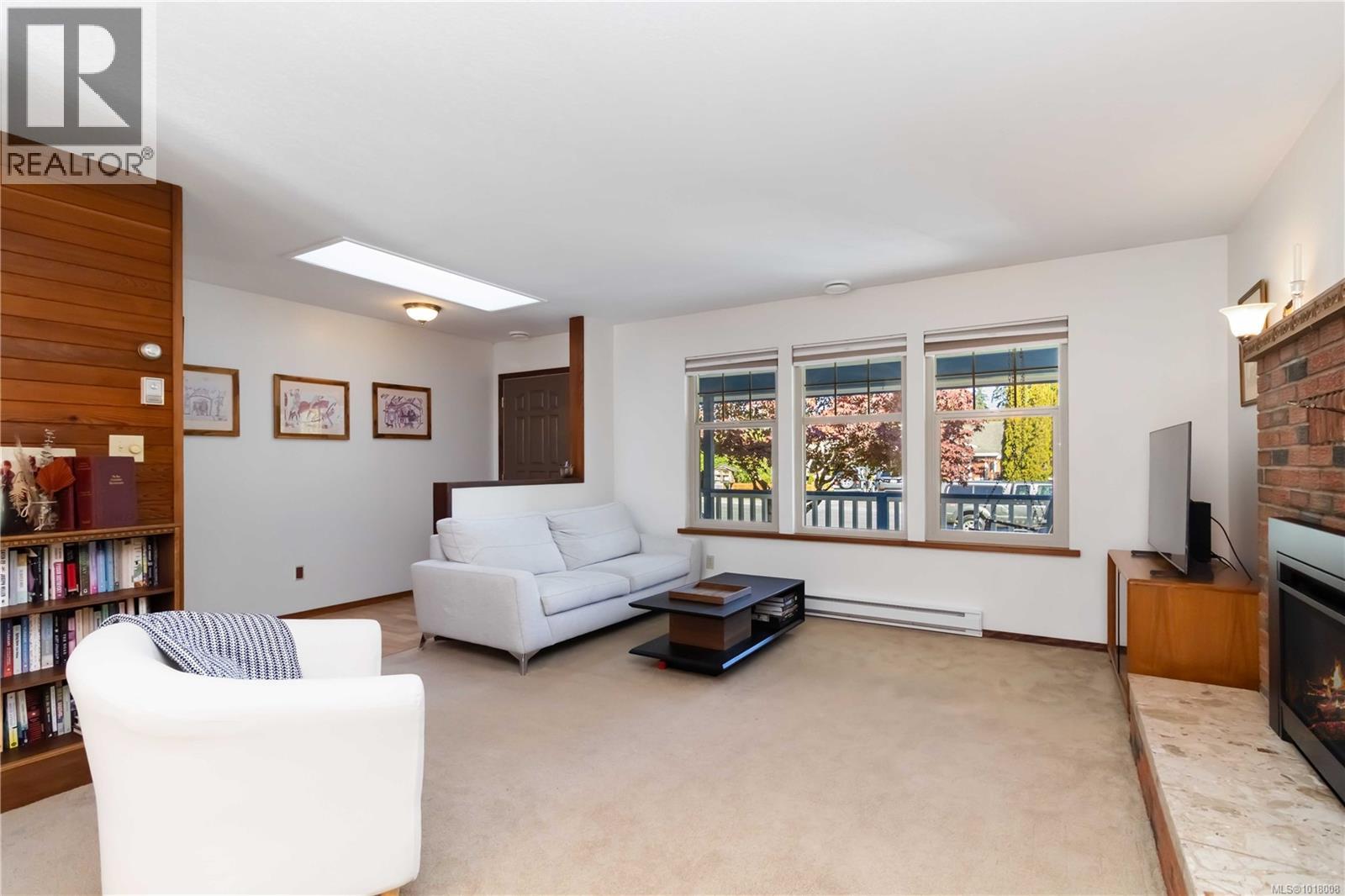  711 Miller Avenue, Saanich