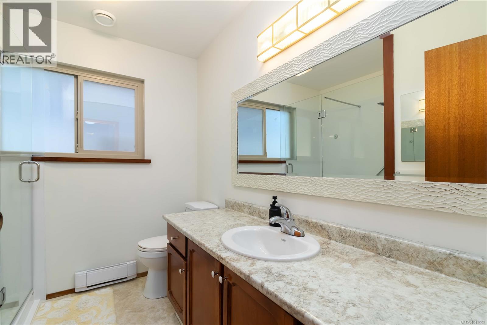  711 Miller Avenue, Saanich
