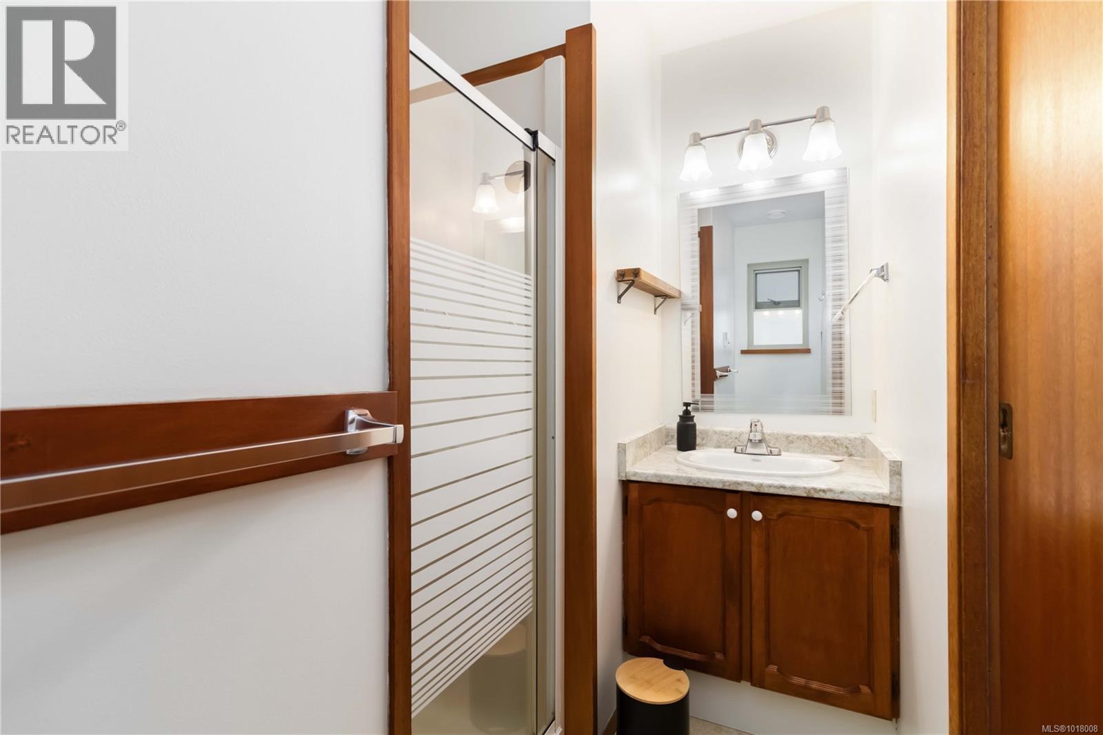  711 Miller Avenue, Saanich
