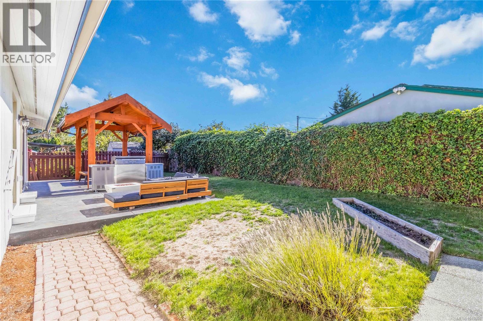  711 Miller Avenue, Saanich