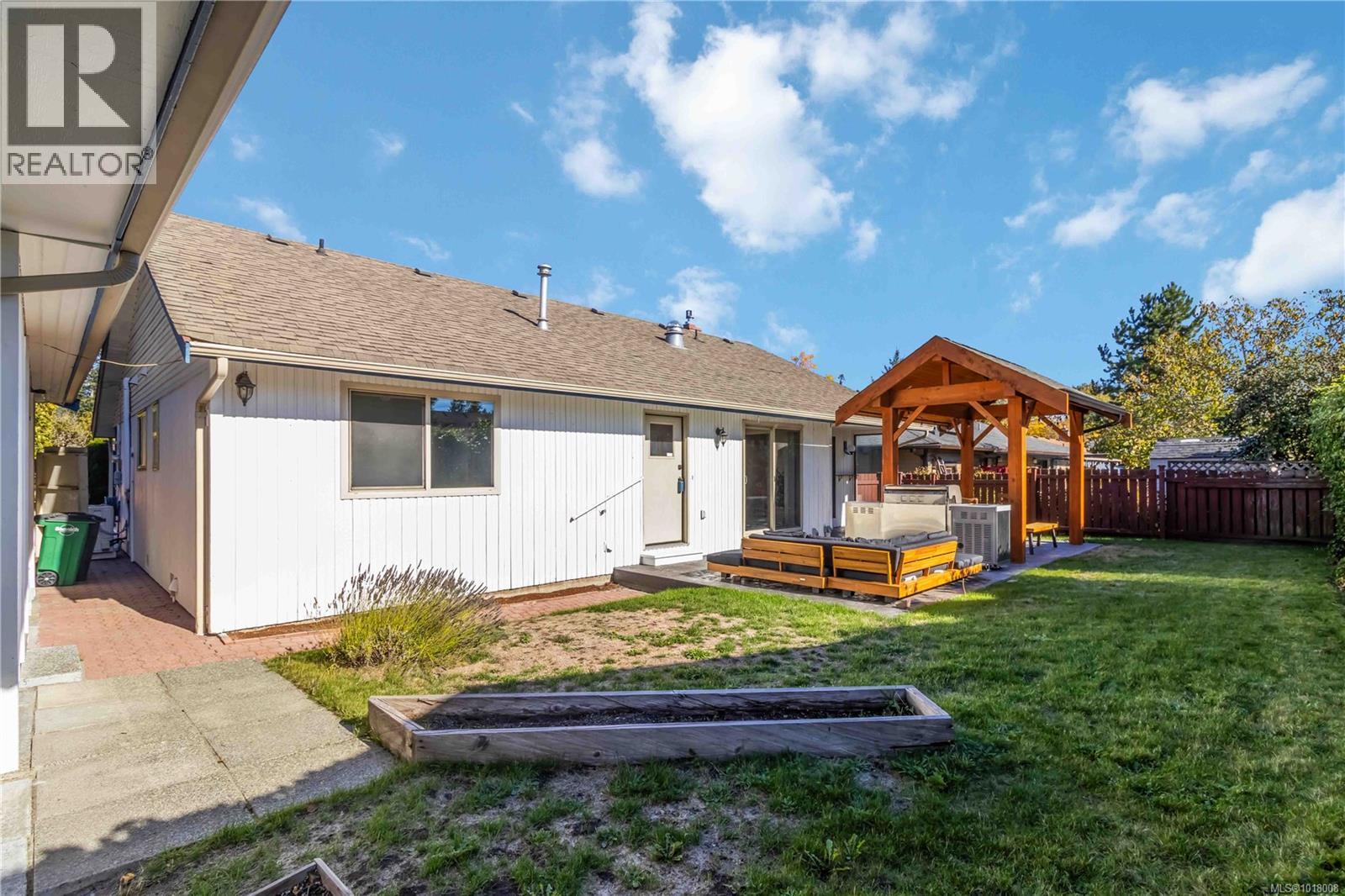  711 Miller Avenue, Saanich