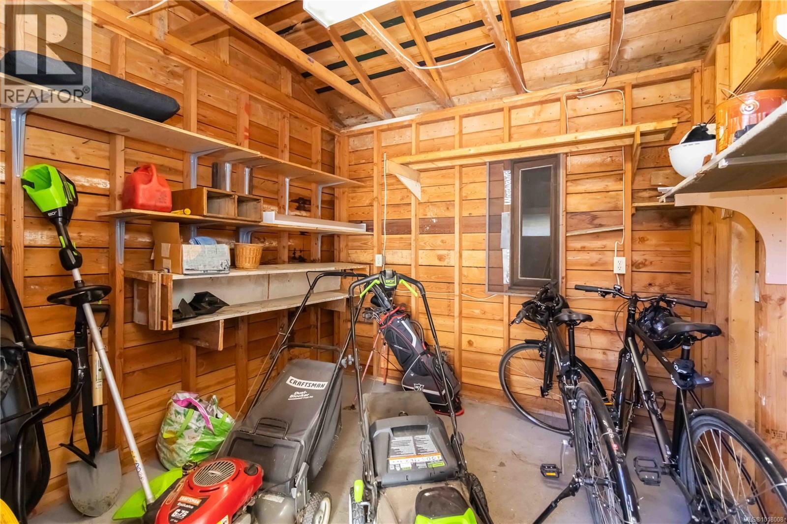  711 Miller Avenue, Saanich