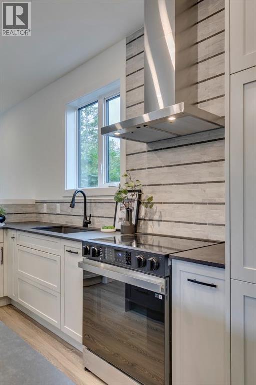 Single Family House for Sale in   Avenue NW Bowness Calgary 