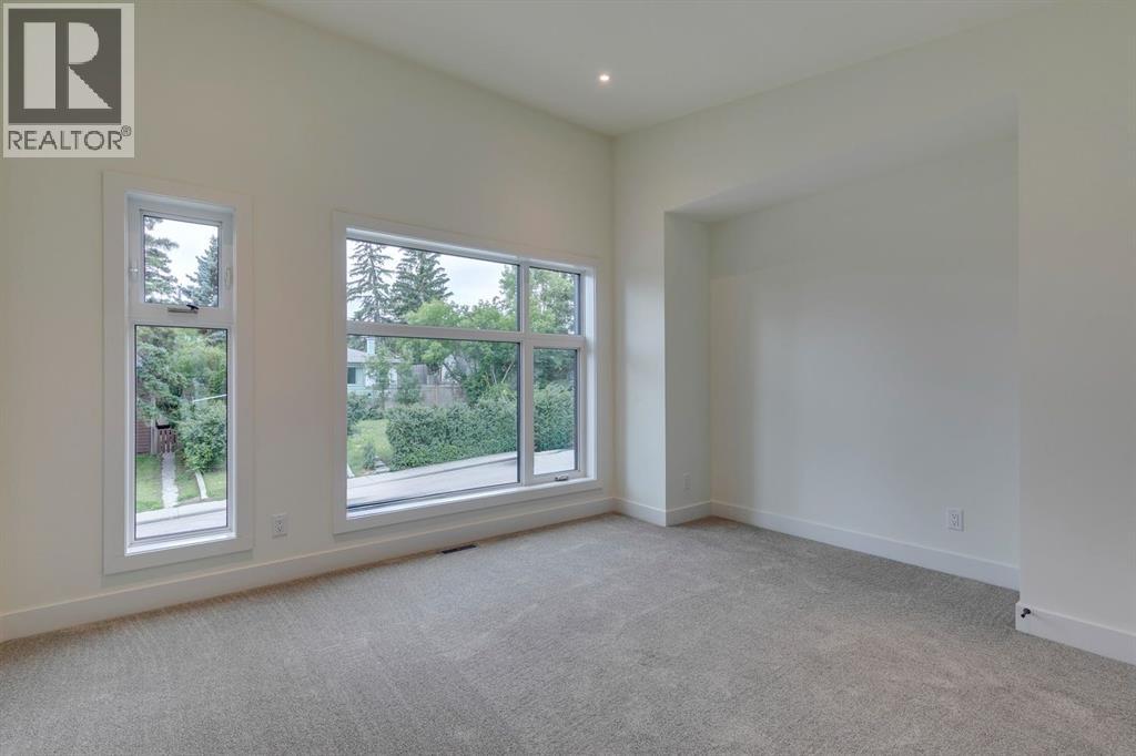 Single Family House for Sale in   Avenue NW Bowness Calgary 