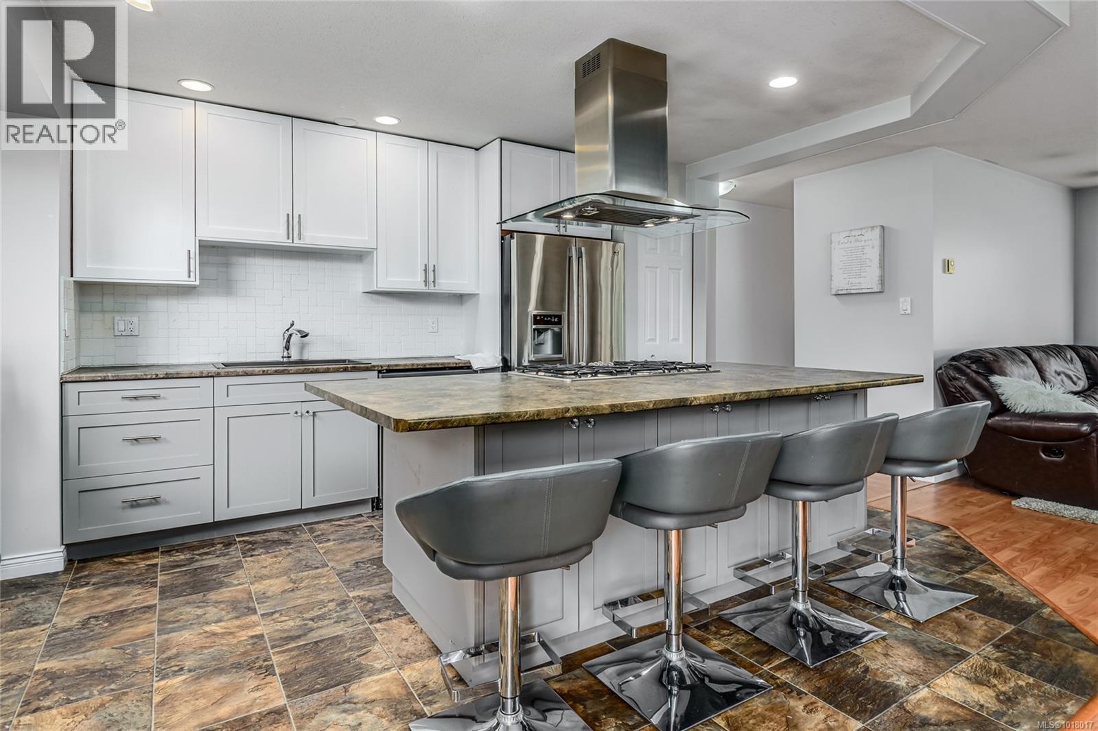 2043 Valley View Dr, Courtenay