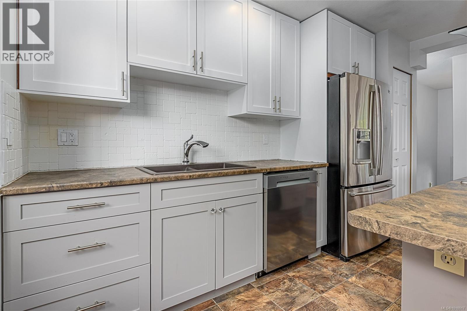 2043 Valley View Dr, Courtenay