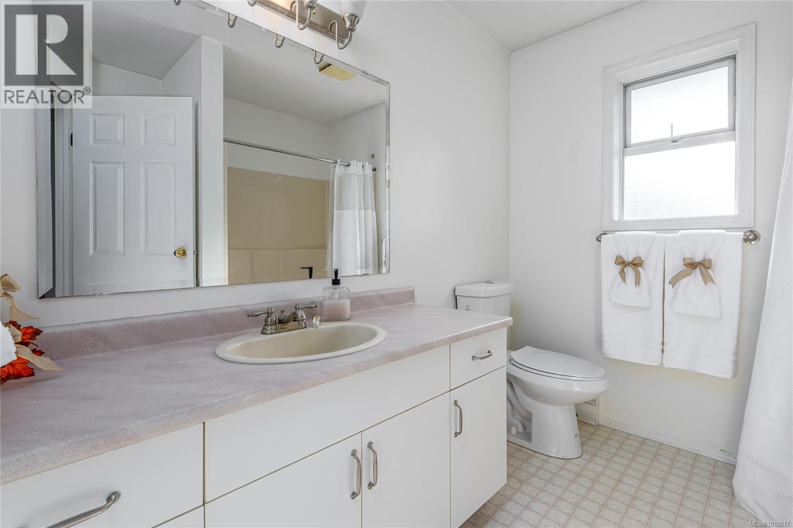 2043 Valley View Dr, Courtenay