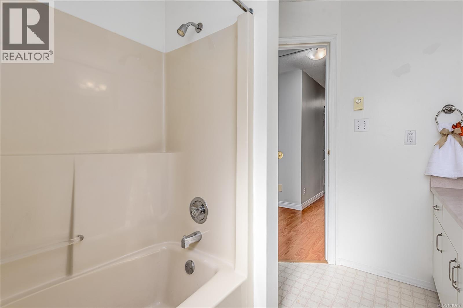 2043 Valley View Dr, Courtenay