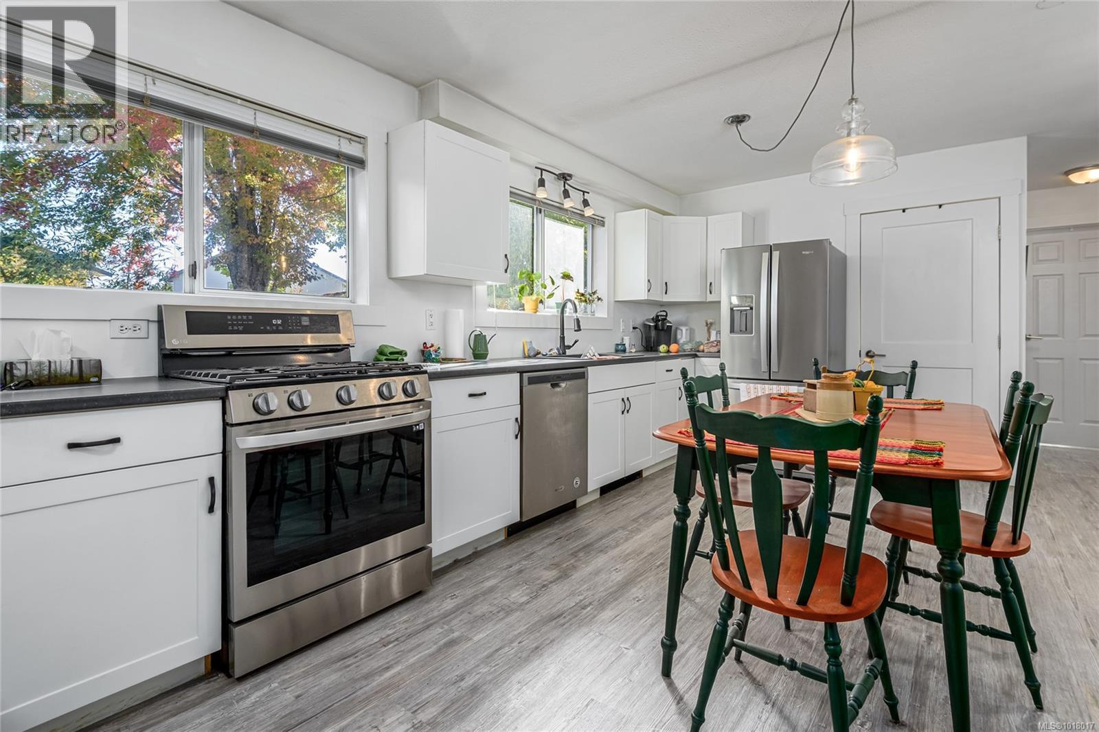 2043 Valley View Dr, Courtenay