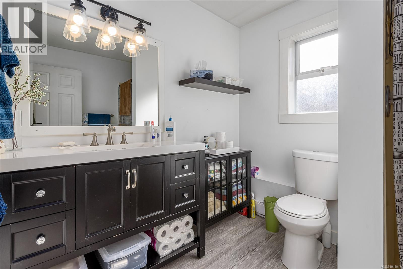 2043 Valley View Dr, Courtenay