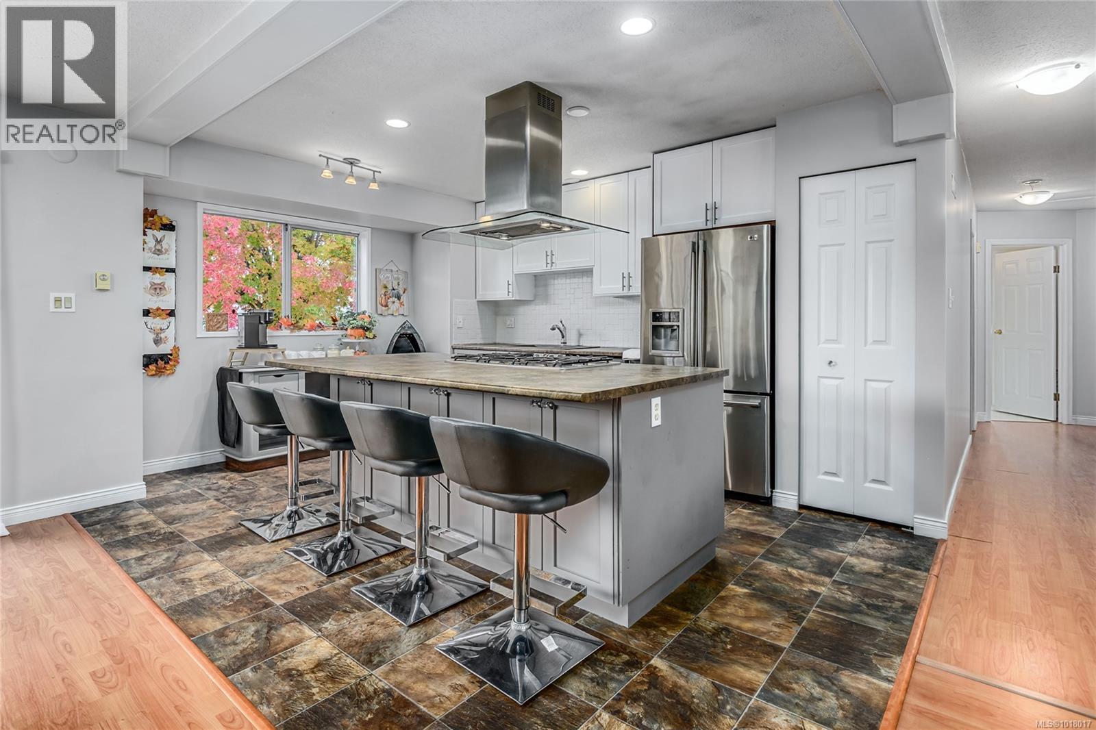 2043 Valley View Dr, Courtenay