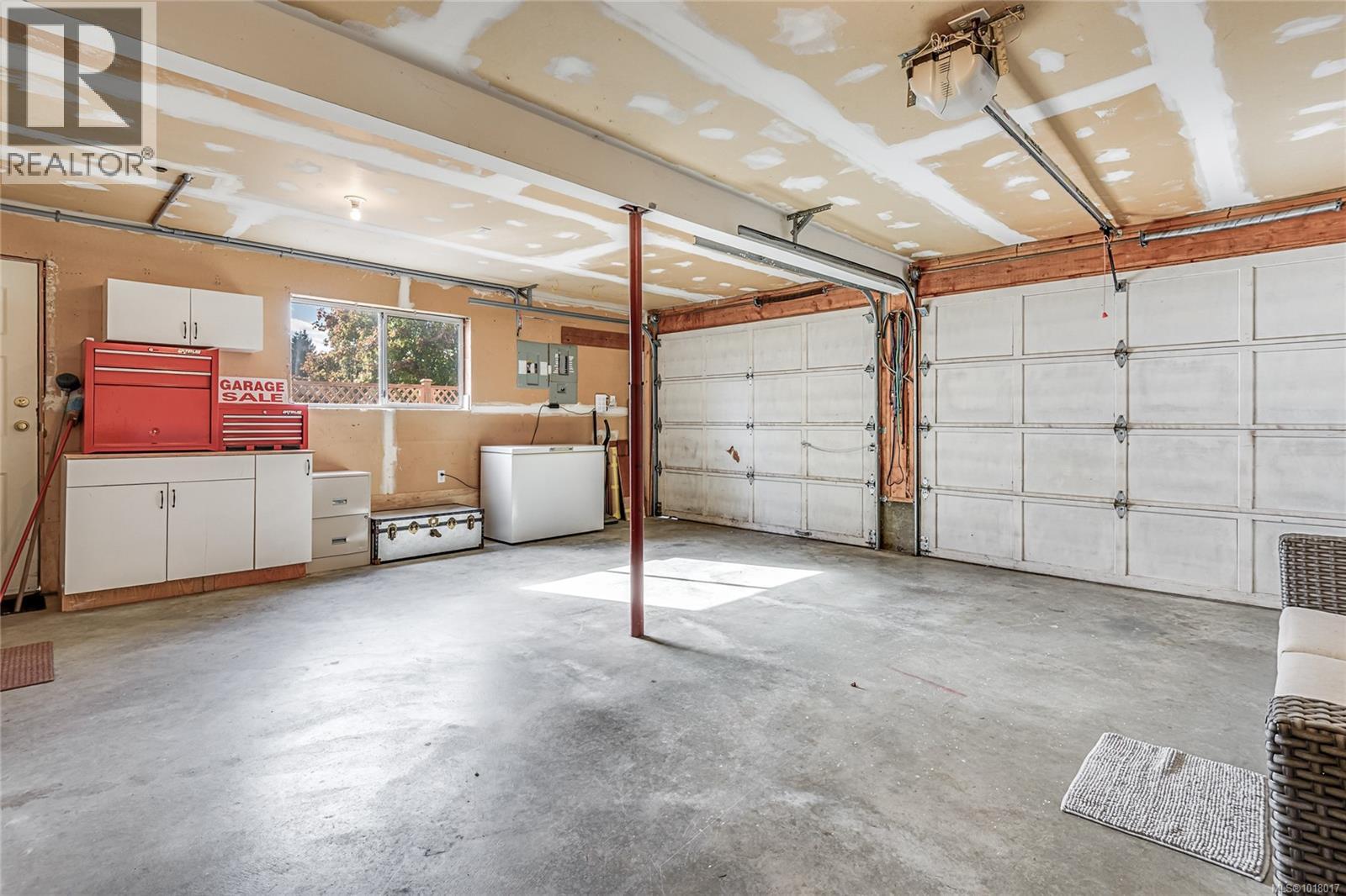 2043 Valley View Dr, Courtenay