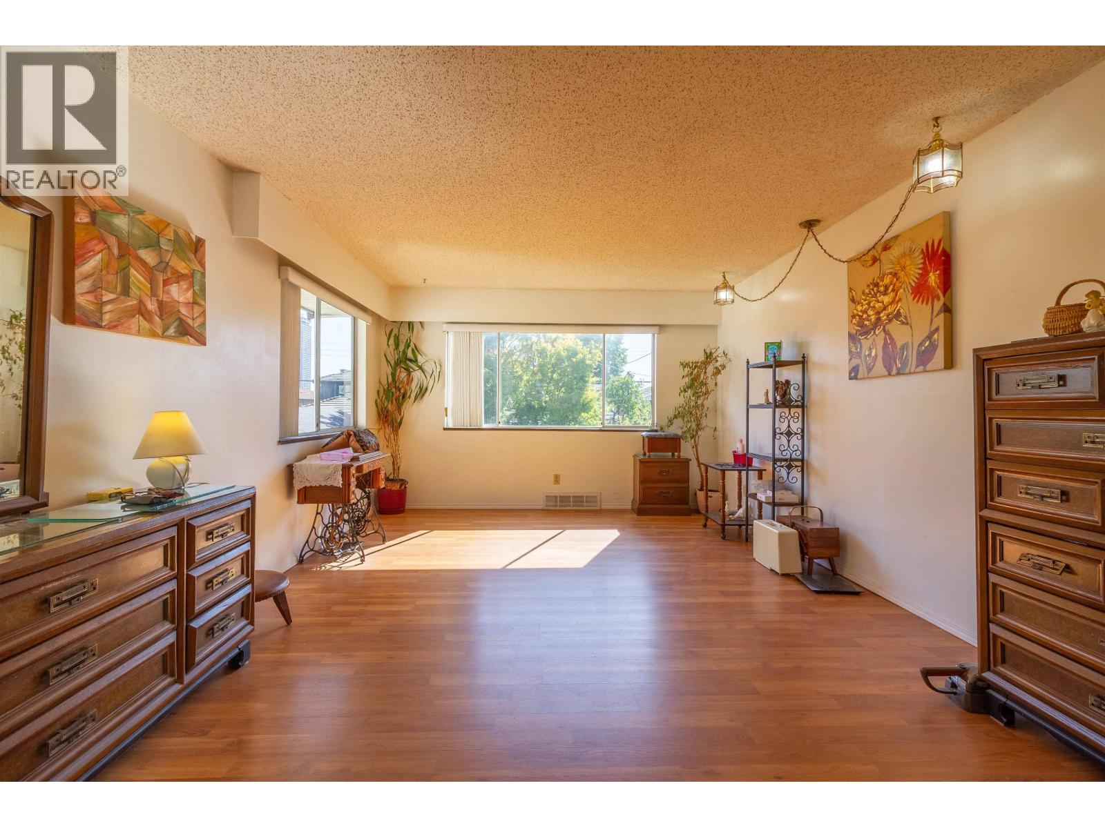 4342 PARKER STREET, Burnaby