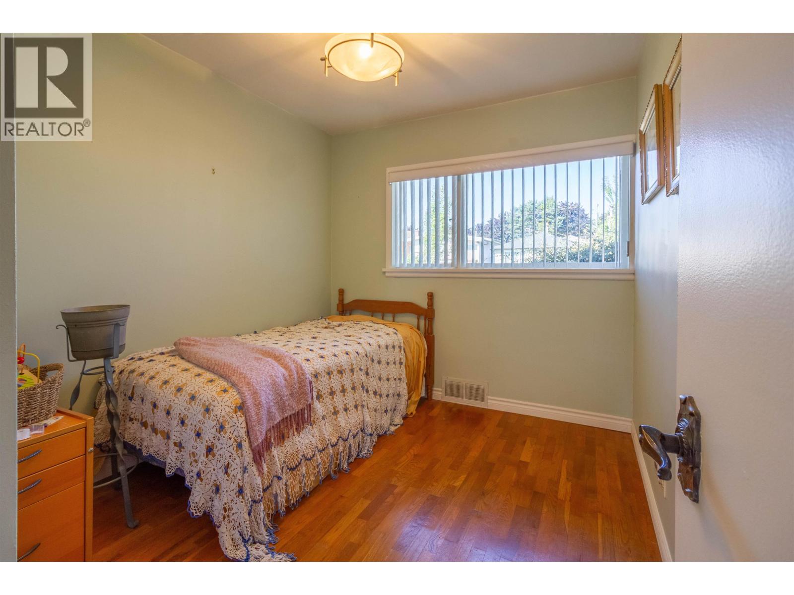 4342 PARKER STREET, Burnaby