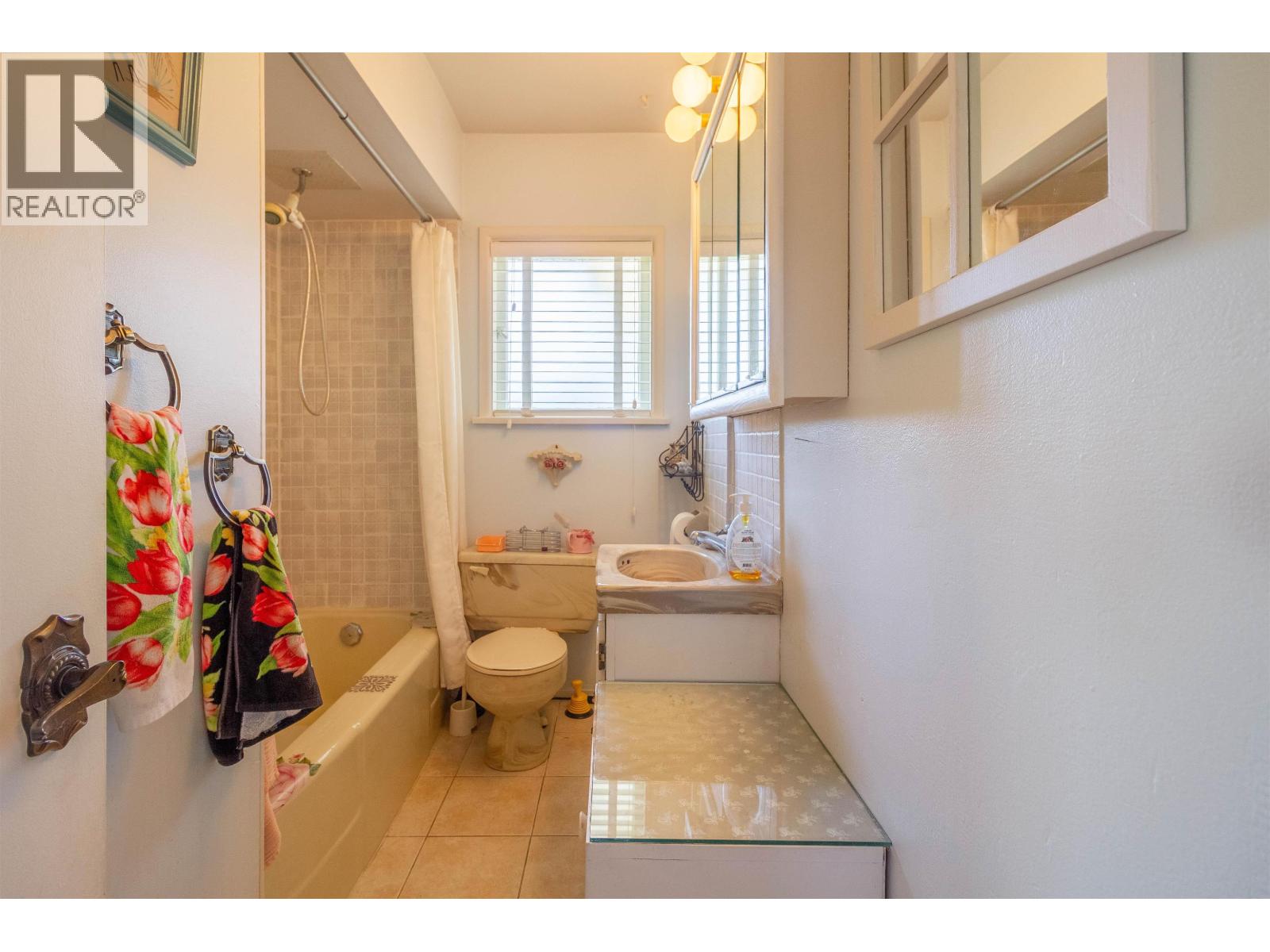 4342 PARKER STREET, Burnaby