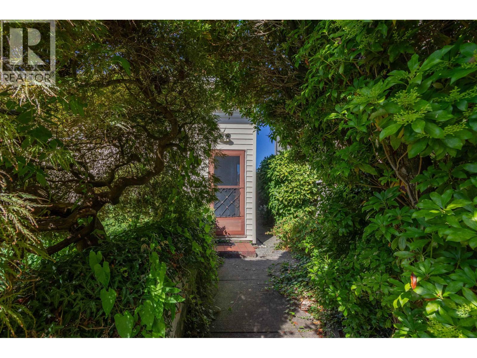 4342 PARKER STREET, Burnaby