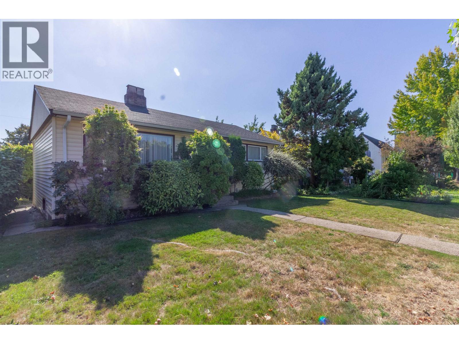 4342 PARKER STREET, Burnaby