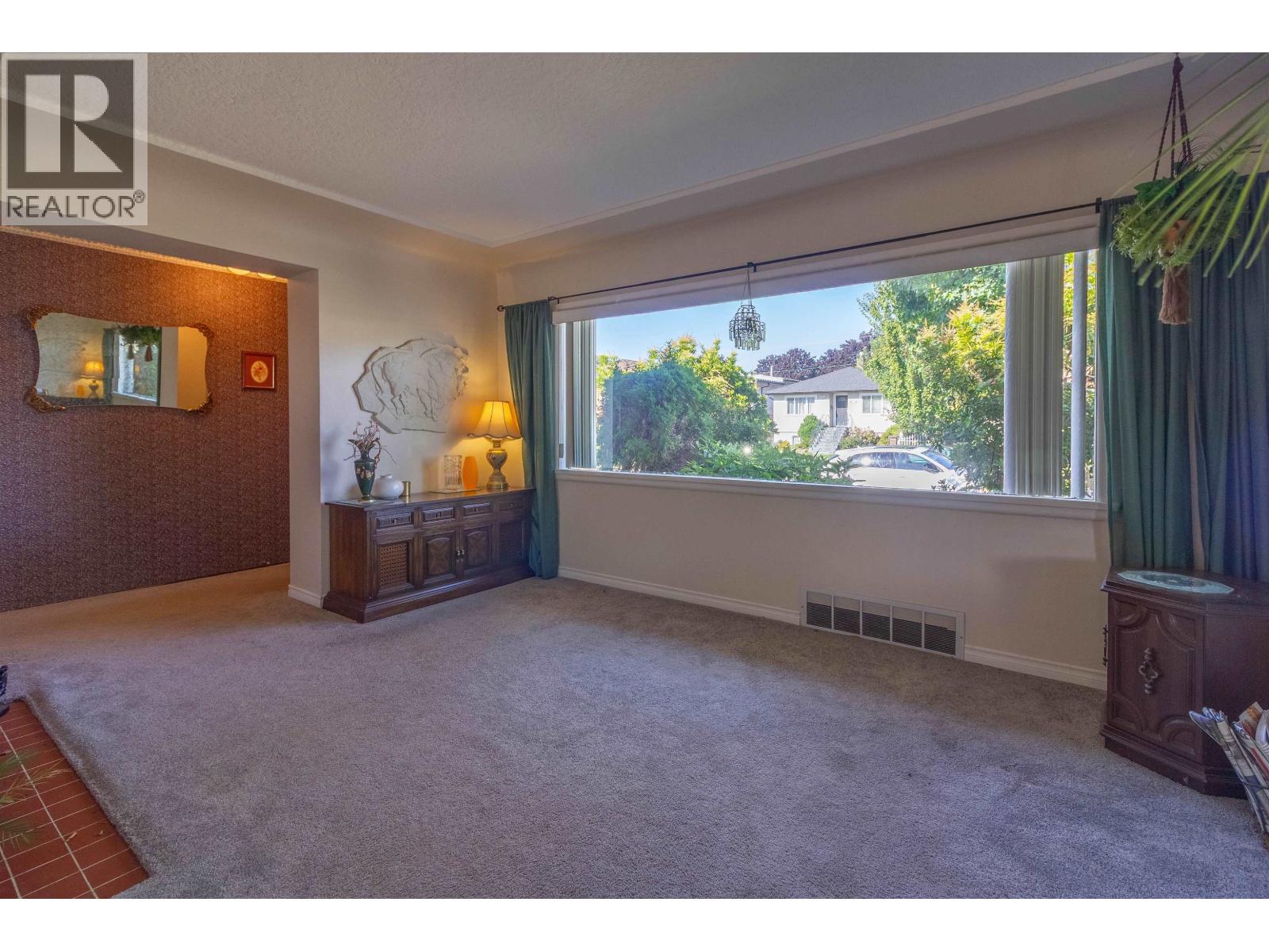 4342 PARKER STREET, Burnaby