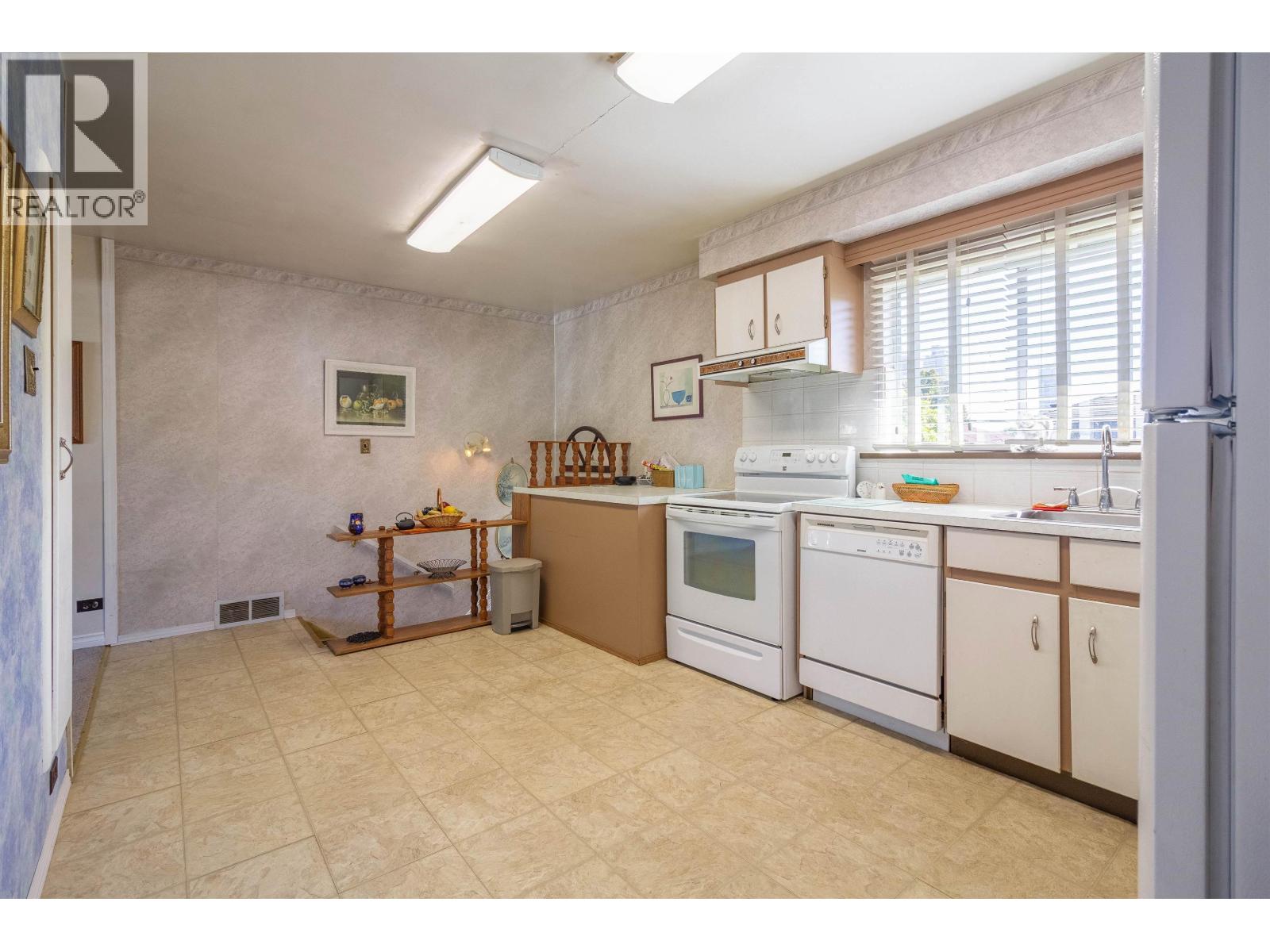 4342 PARKER STREET, Burnaby