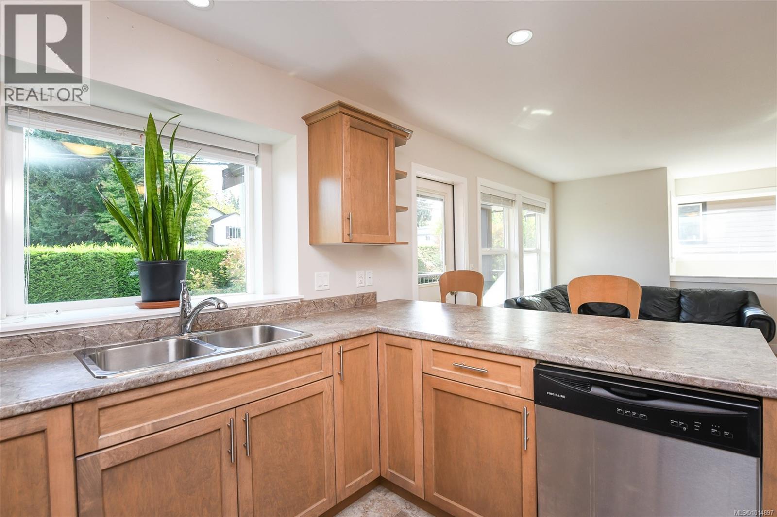 230 4699 Muir Rd, Courtenay