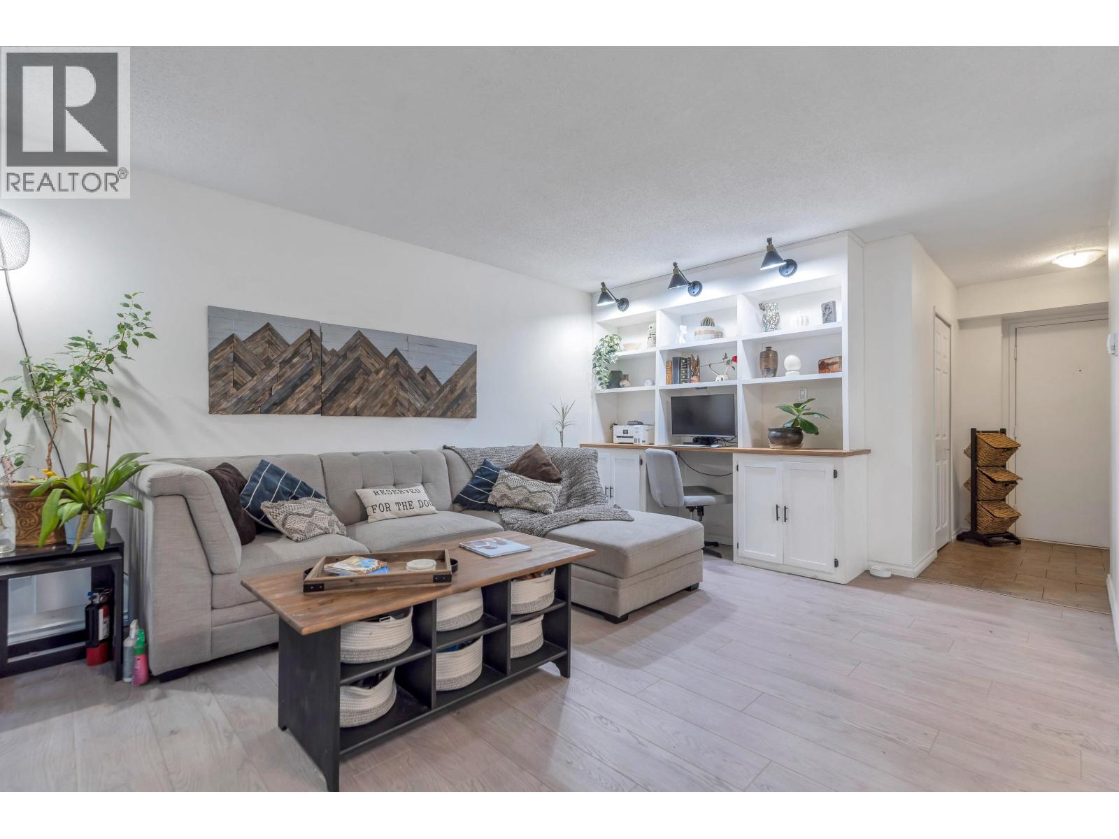 501 3771 BARTLETT COURT - Photo 3 of 40, Burnaby, British Columbia