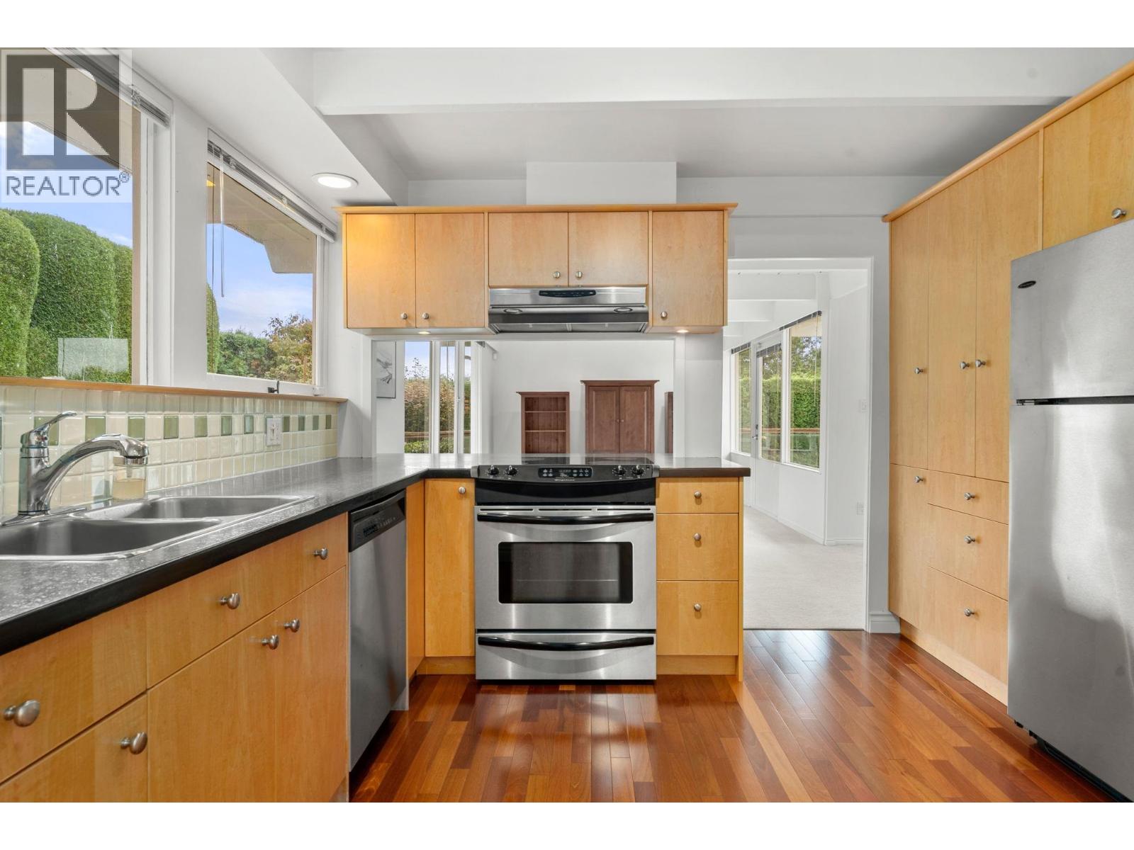 749 WINONA AVENUE, North Vancouver