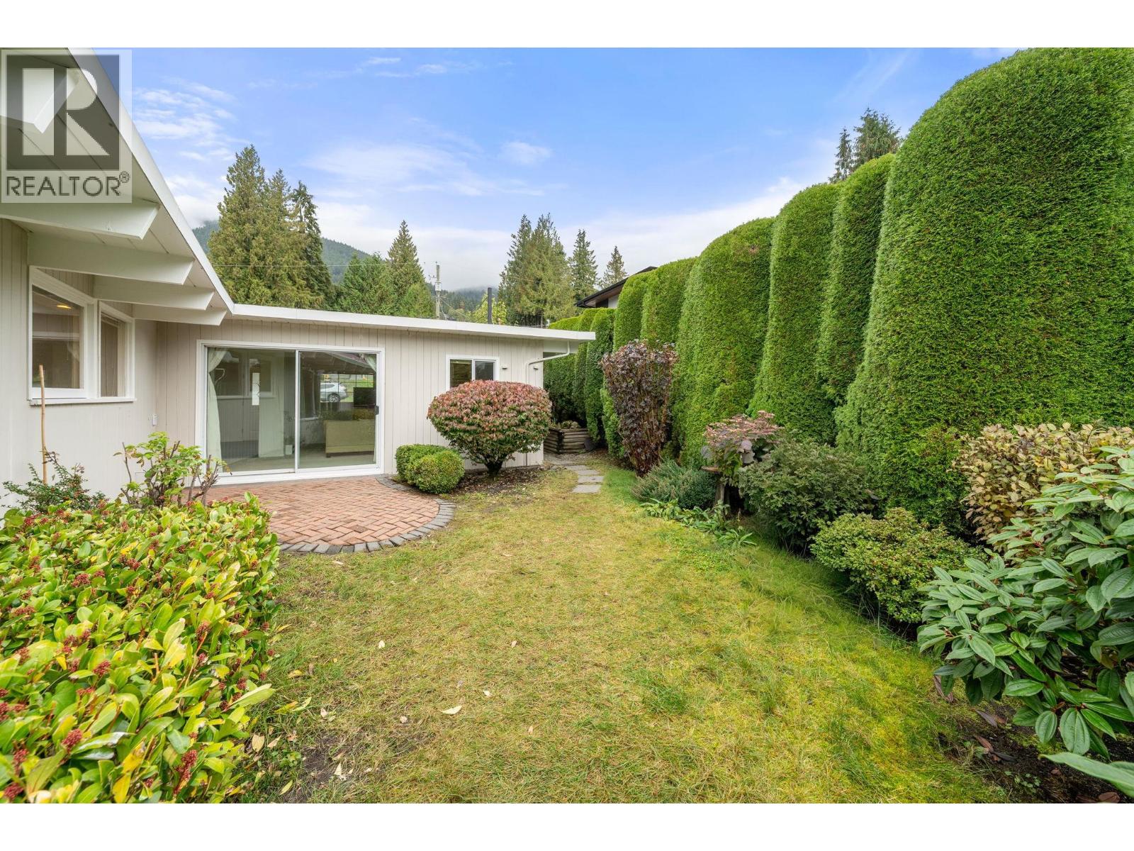 749 WINONA AVENUE, North Vancouver