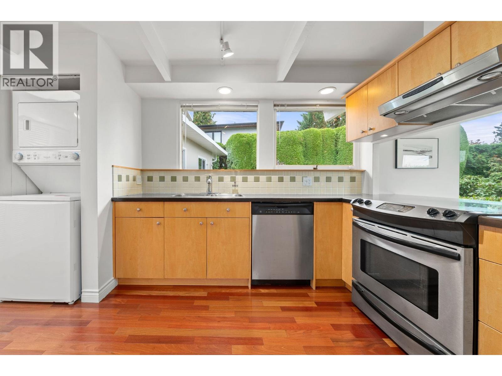 749 WINONA AVENUE, North Vancouver