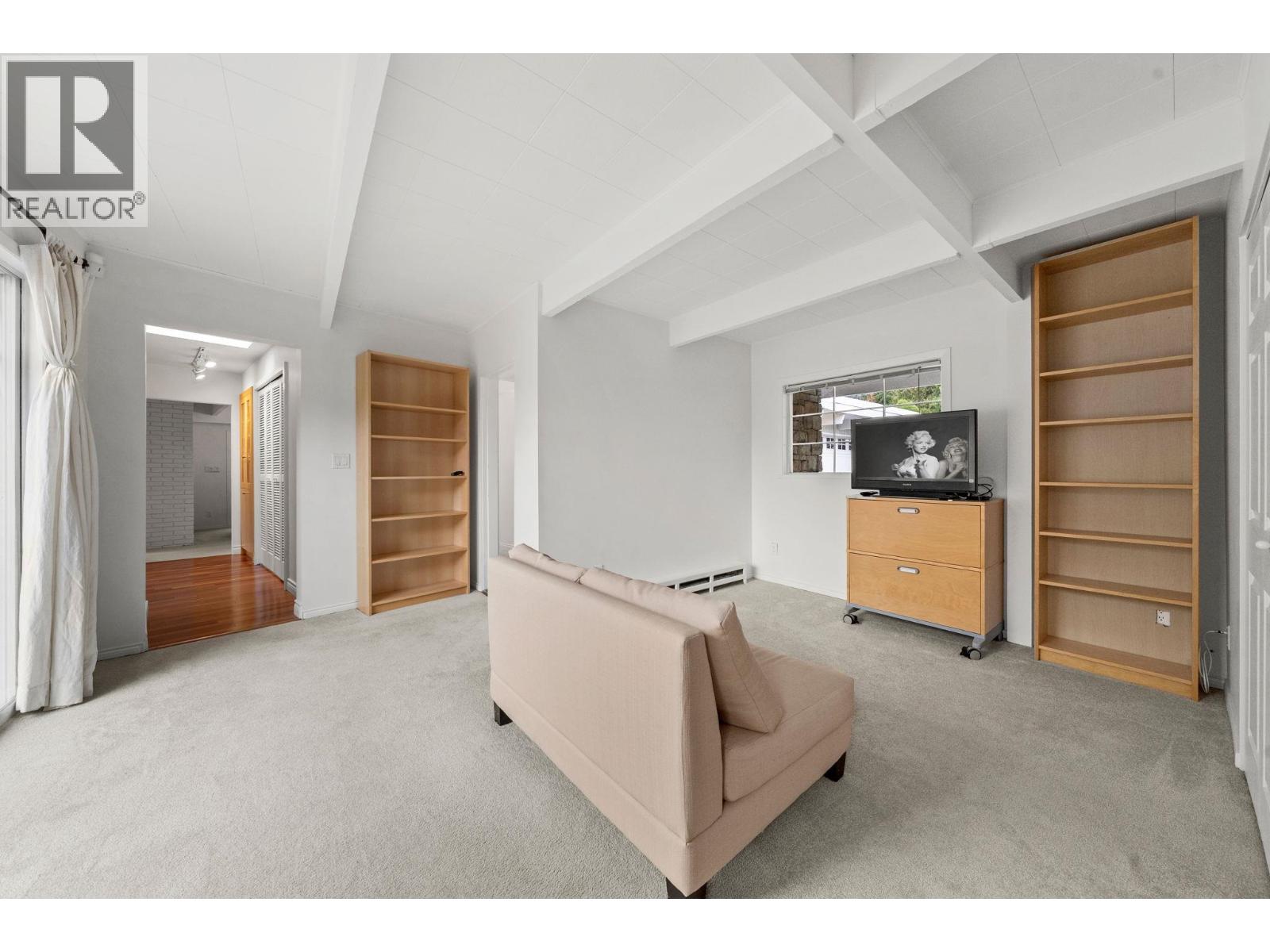 749 WINONA AVENUE, North Vancouver