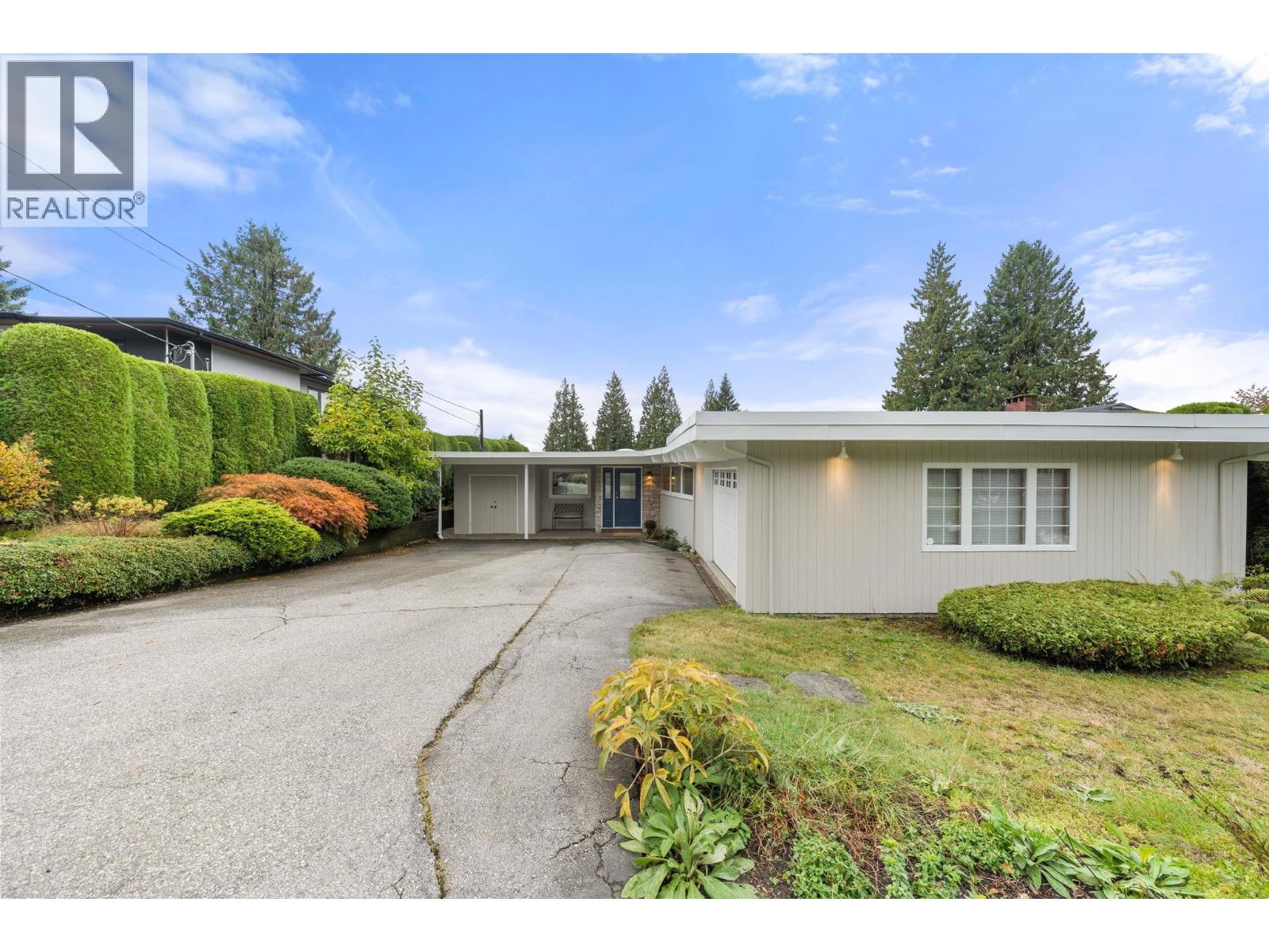 749 WINONA AVENUE, North Vancouver