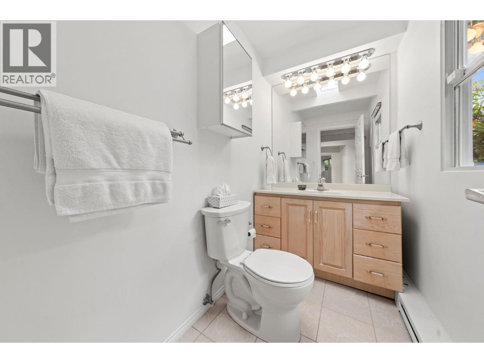 749 WINONA AVENUE, North Vancouver