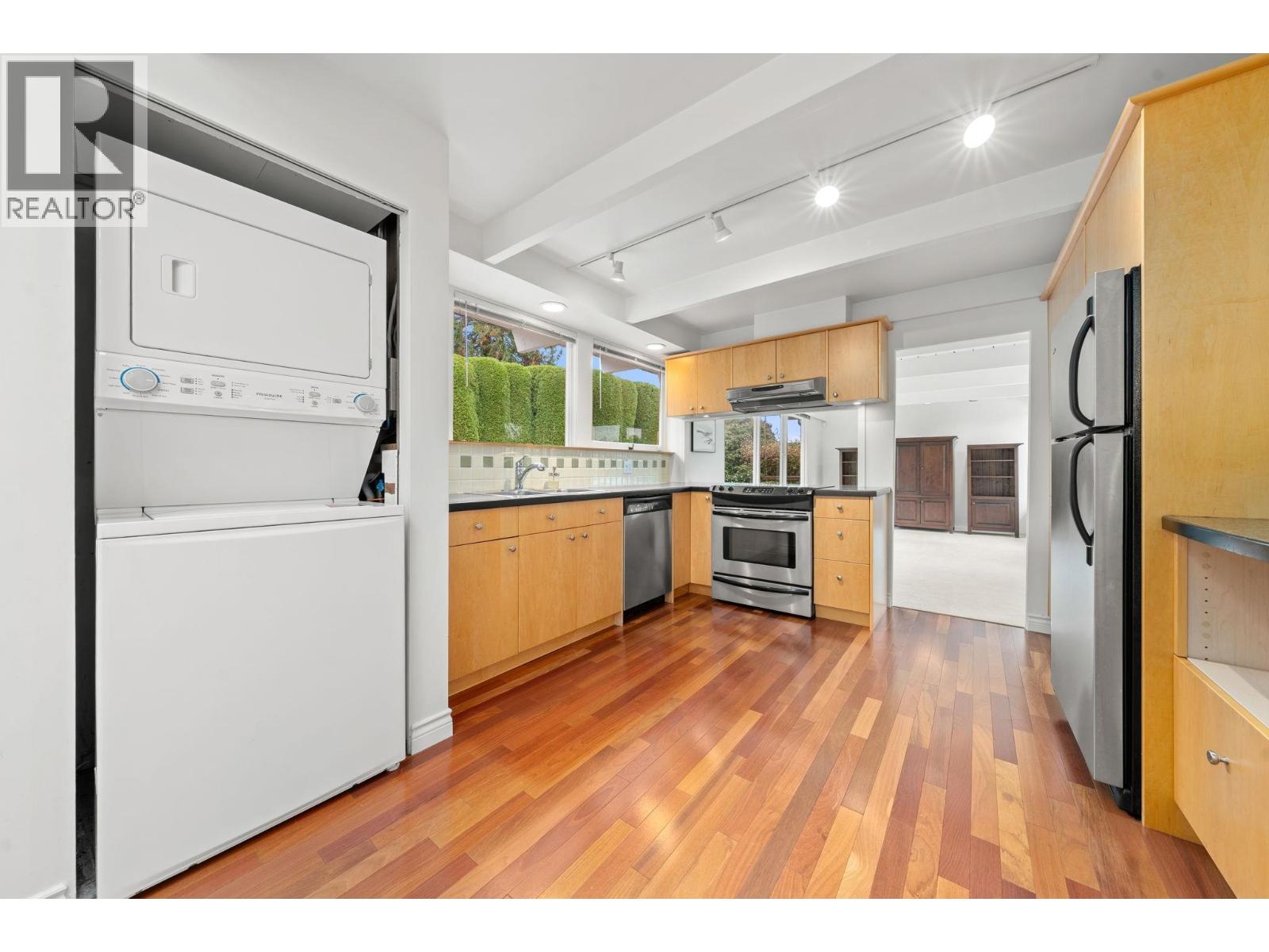 749 WINONA AVENUE, North Vancouver