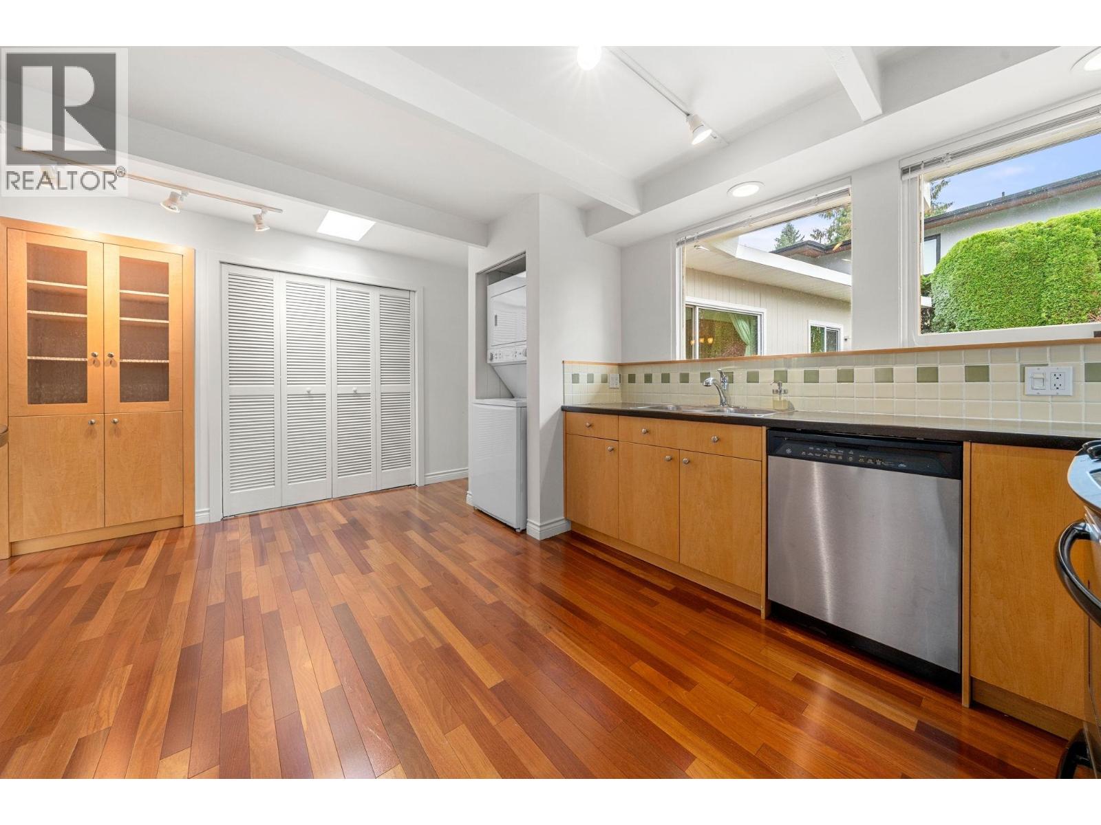 749 WINONA AVENUE, North Vancouver