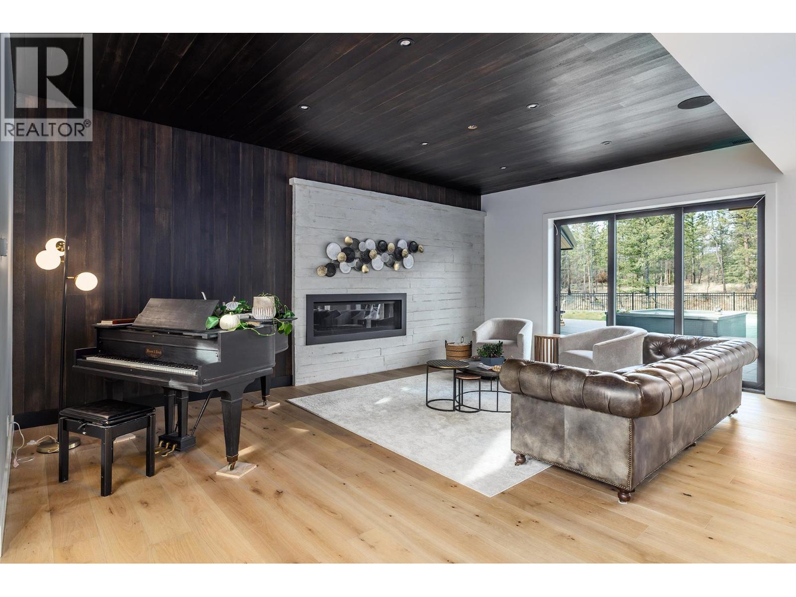  10248 Beacon Hill Drive, Lake Country