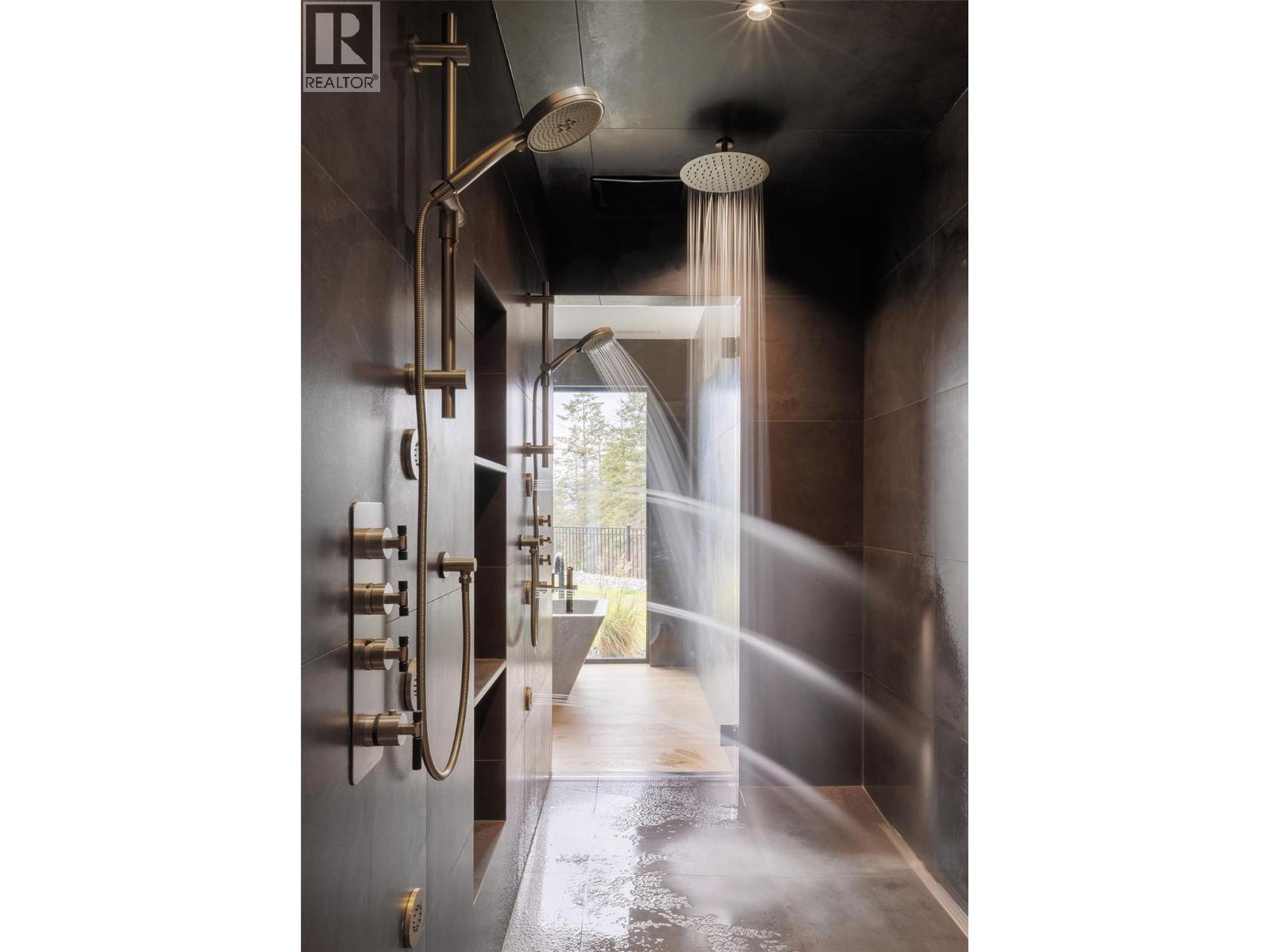  10248 Beacon Hill Drive, Lake Country