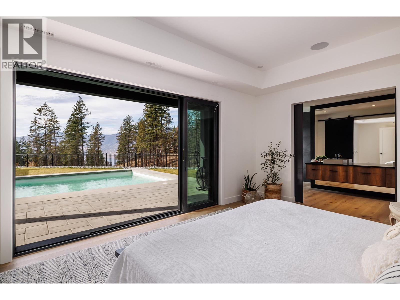  10248 Beacon Hill Drive, Lake Country