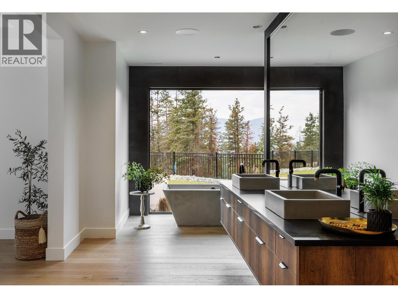  10248 Beacon Hill Drive, Lake Country