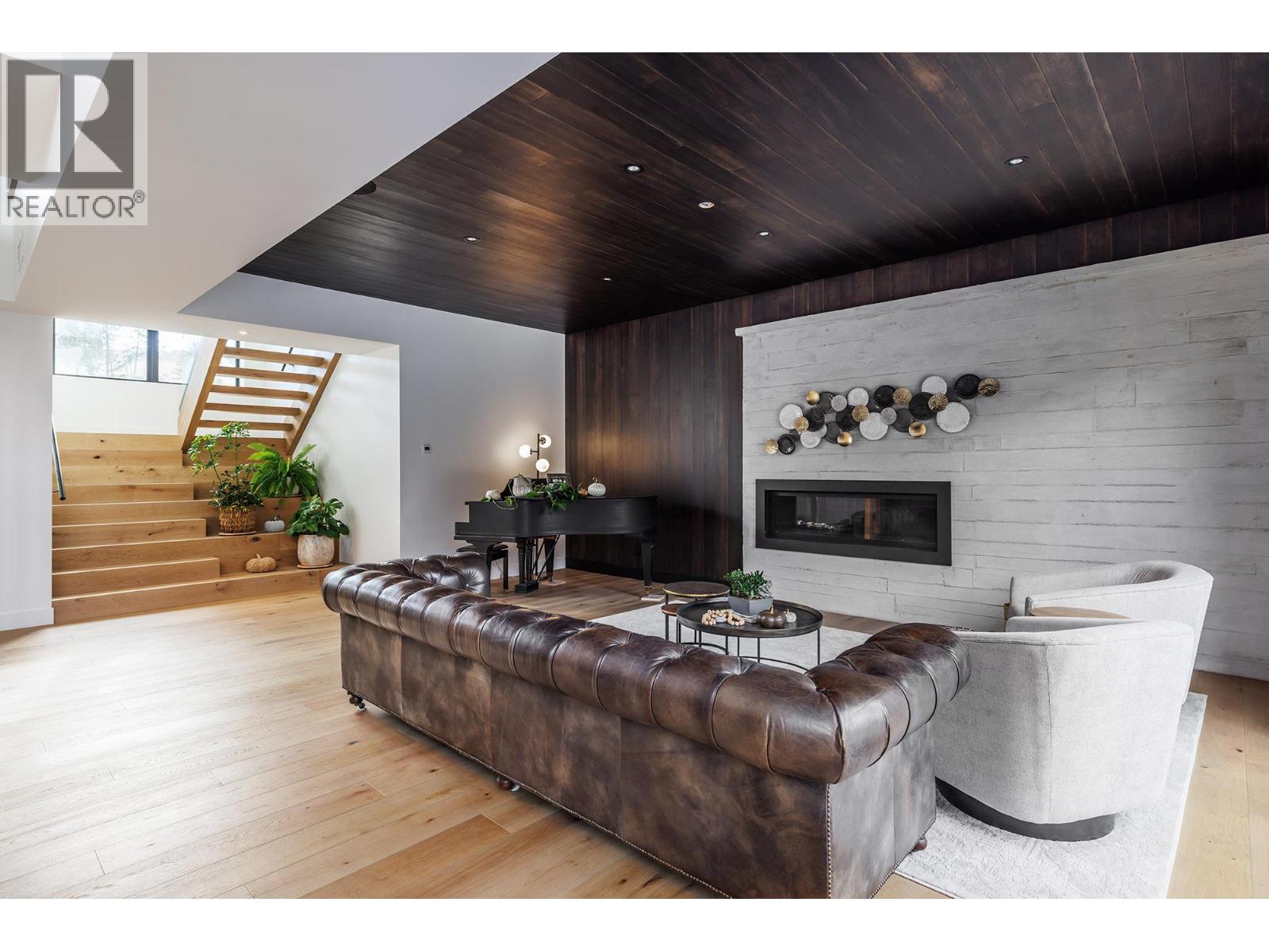  10248 Beacon Hill Drive, Lake Country