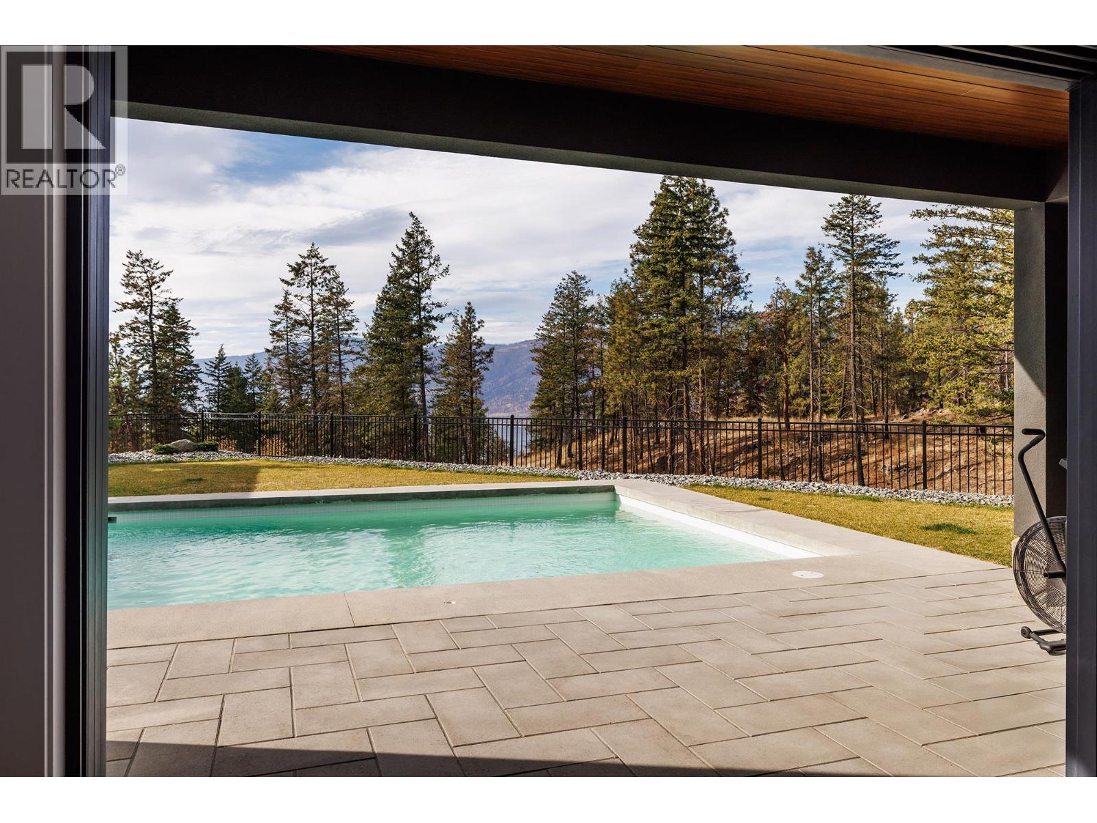  10248 Beacon Hill Drive, Lake Country