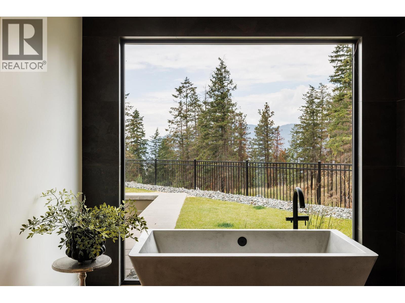  10248 Beacon Hill Drive, Lake Country