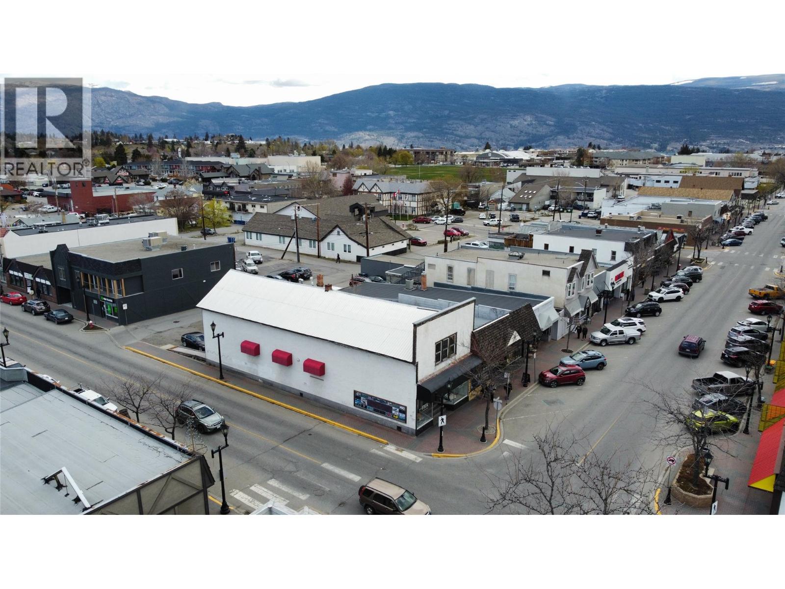 10122/24 MAIN Street, Summerland
