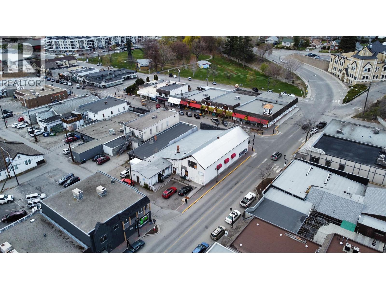 10122/24 MAIN Street, Summerland