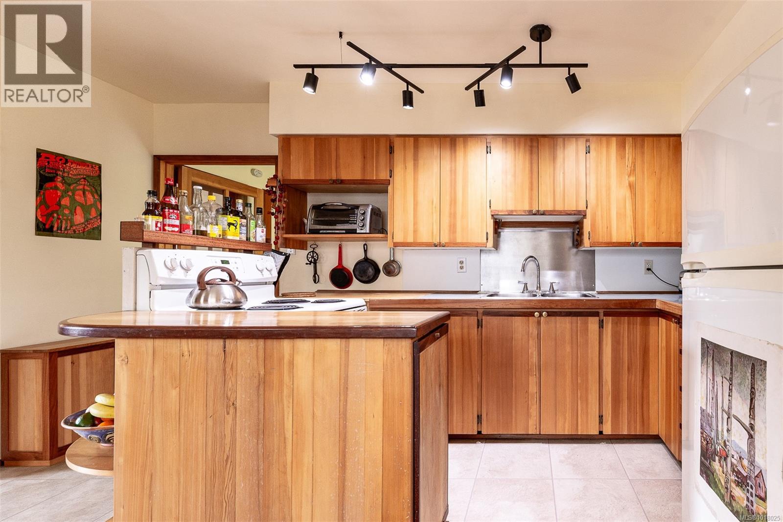 6686 Bell McKinnon Rd, Duncan