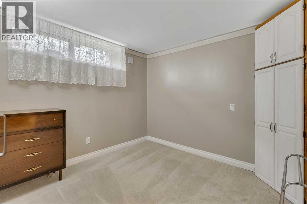 Single Family House 4 Level for Sale in  Bowglen Crescent NW Bowness Calgary 
