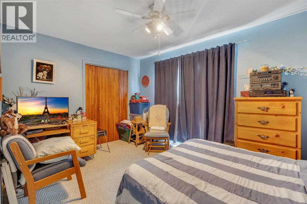 Single Family House 4 Level for Sale in  Bowglen Crescent NW Bowness Calgary 
