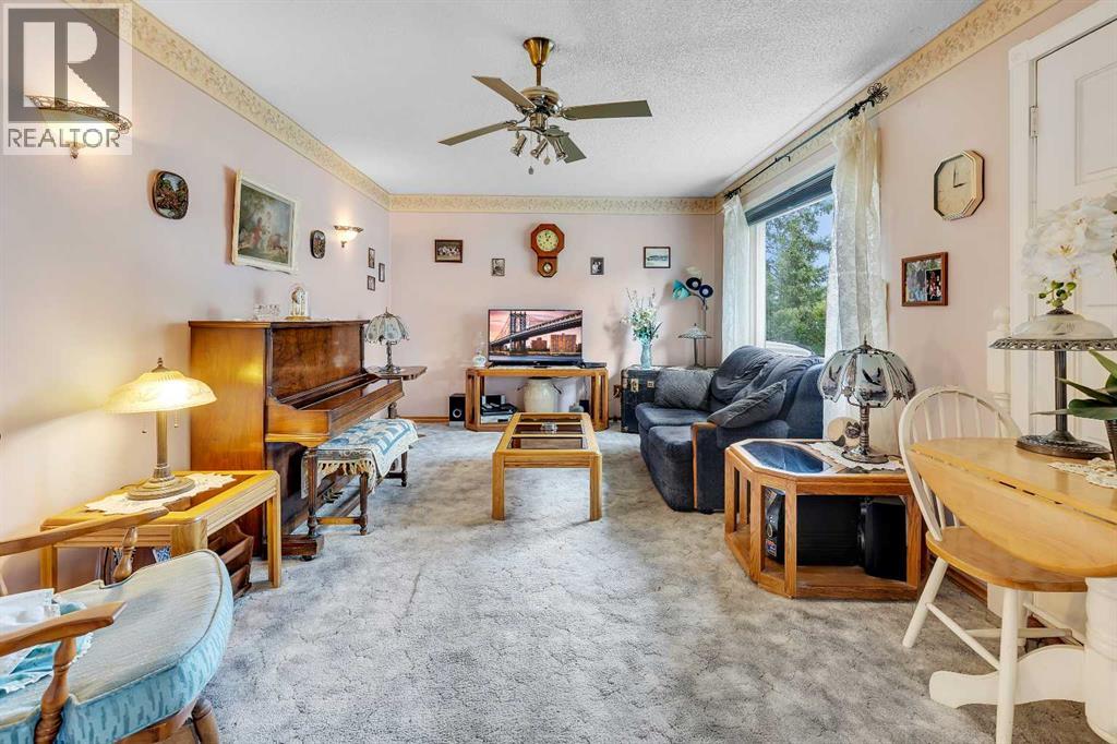 Single Family House 4 Level for Sale in  Bowglen Crescent NW Bowness Calgary 